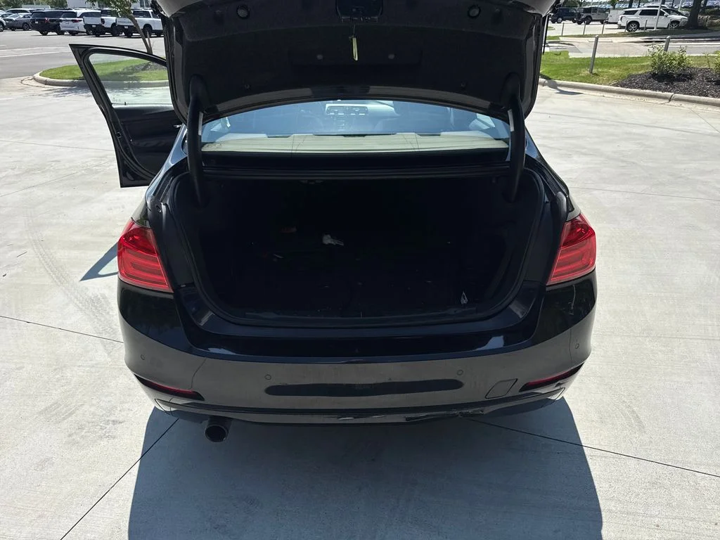 Used 2015 Jet Black BMW 320i xDrive image 32