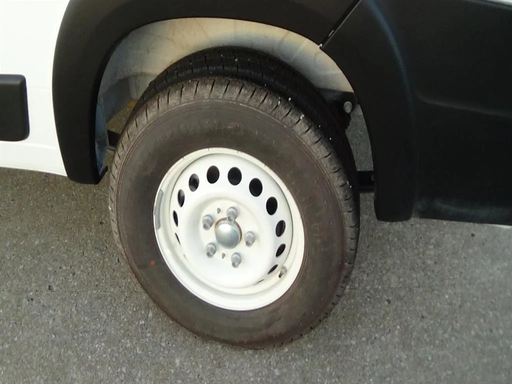 Used 2025 Bright White Clear Coat (pw7) RAM Tradesman 2500 image 9