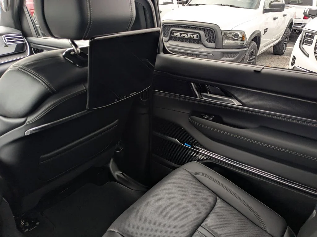 New 2026 High Gloss Black Exterior Paint Jeep Summit Obsidian image 15
