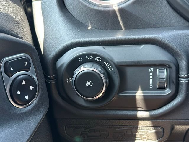 2025 Jeep Wrangler 4-Door Sahara - Photo 17