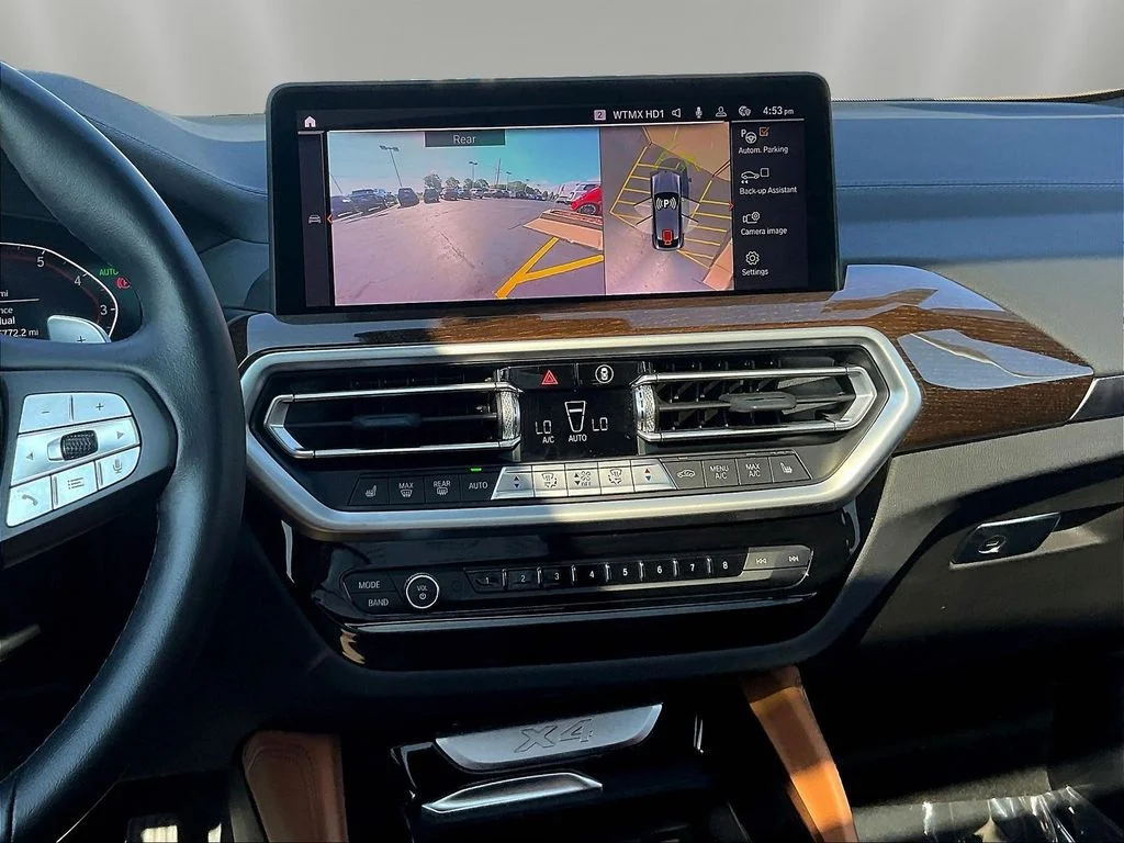 Used 2022  BMW xDrive30i image 9