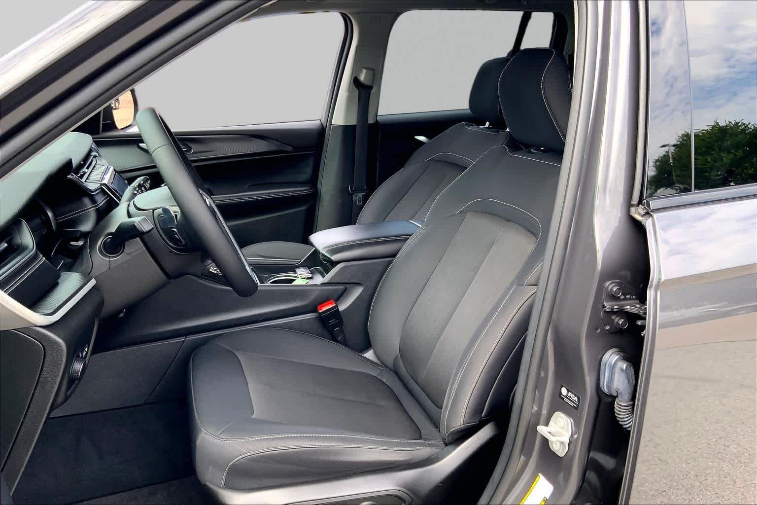 Used 2024 Baltic Gray Metallic Clearcoat Jeep Laredo X image 7