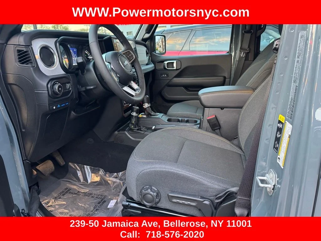 Used 2025 Gray Jeep Sahara 4xe image 19