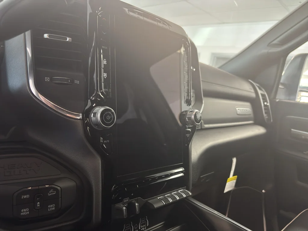 New 2025 Granite Crystal Metallic Clear-Coat Exterior Paint RAM Laramie High Plains Edition image 19