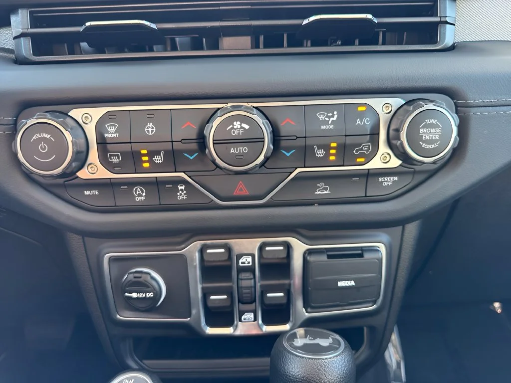Used 2026 White Jeep Sahara image 19