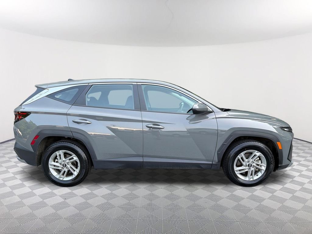 2025 Hyundai Tucson SE - Photo 4