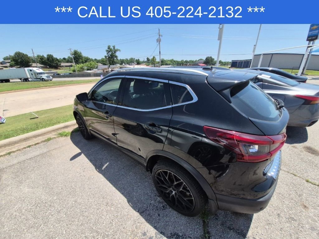 Used 2022  Nissan SL image 5
