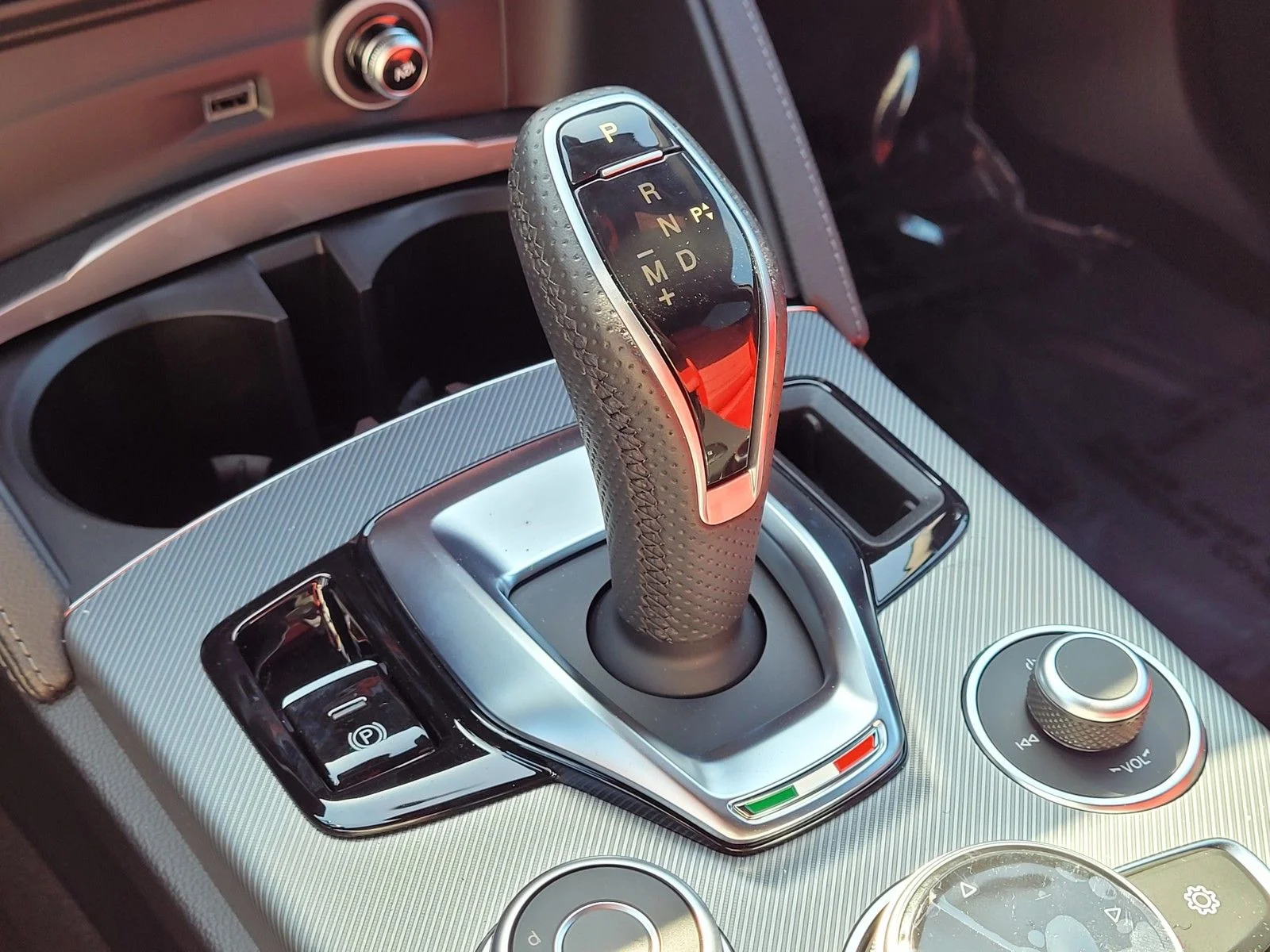2025 Alfa Romeo Stelvio Base - Photo 23