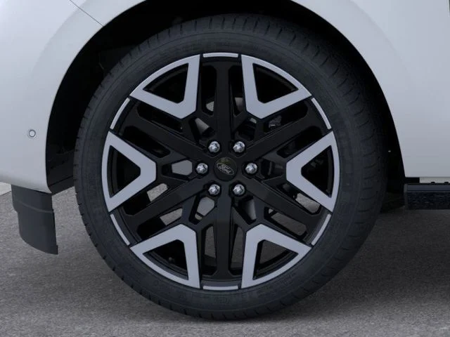 New 2025 Star White Metallic Tri-Coat Ford Platinum® image 19