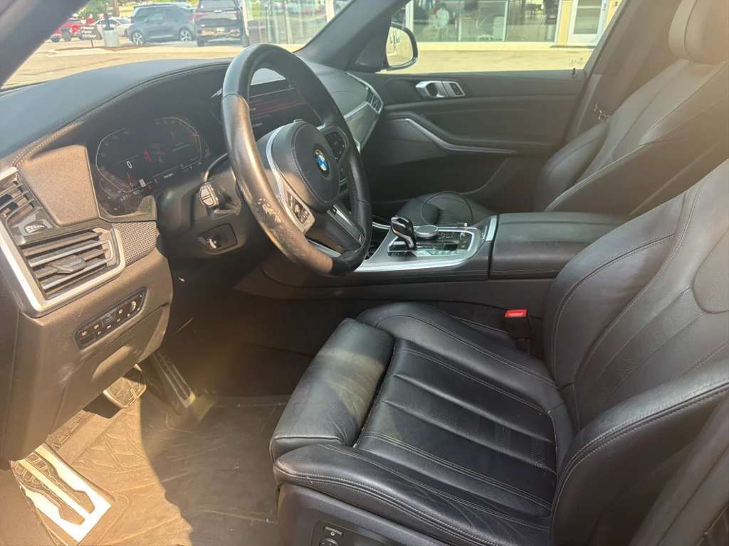 Used 2021 Black Sapphire Metallic BMW xDrive40i image 6