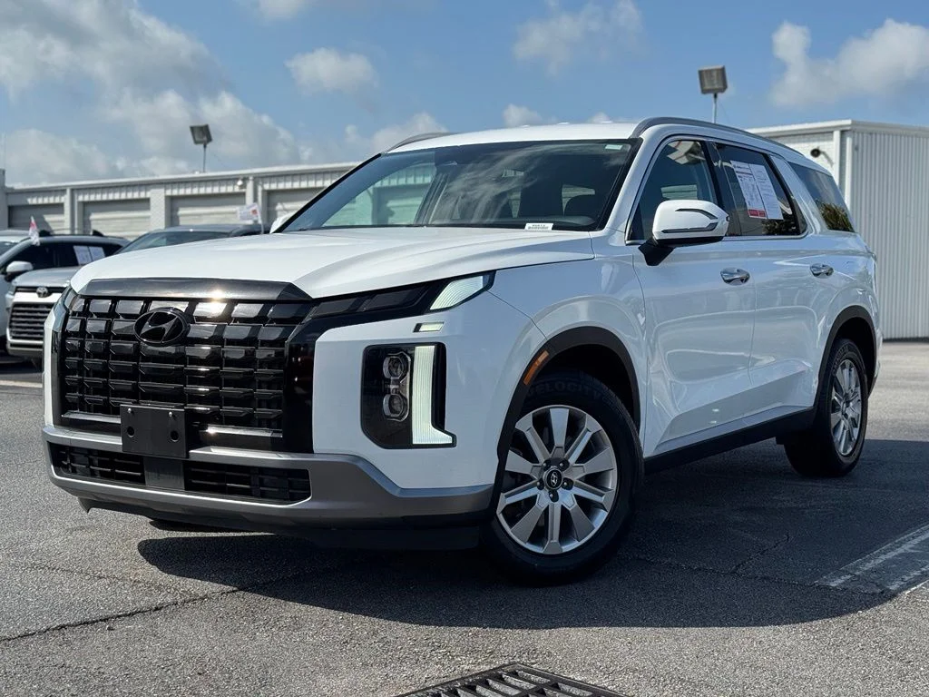 Used 2024 White Hyundai SEL image 6