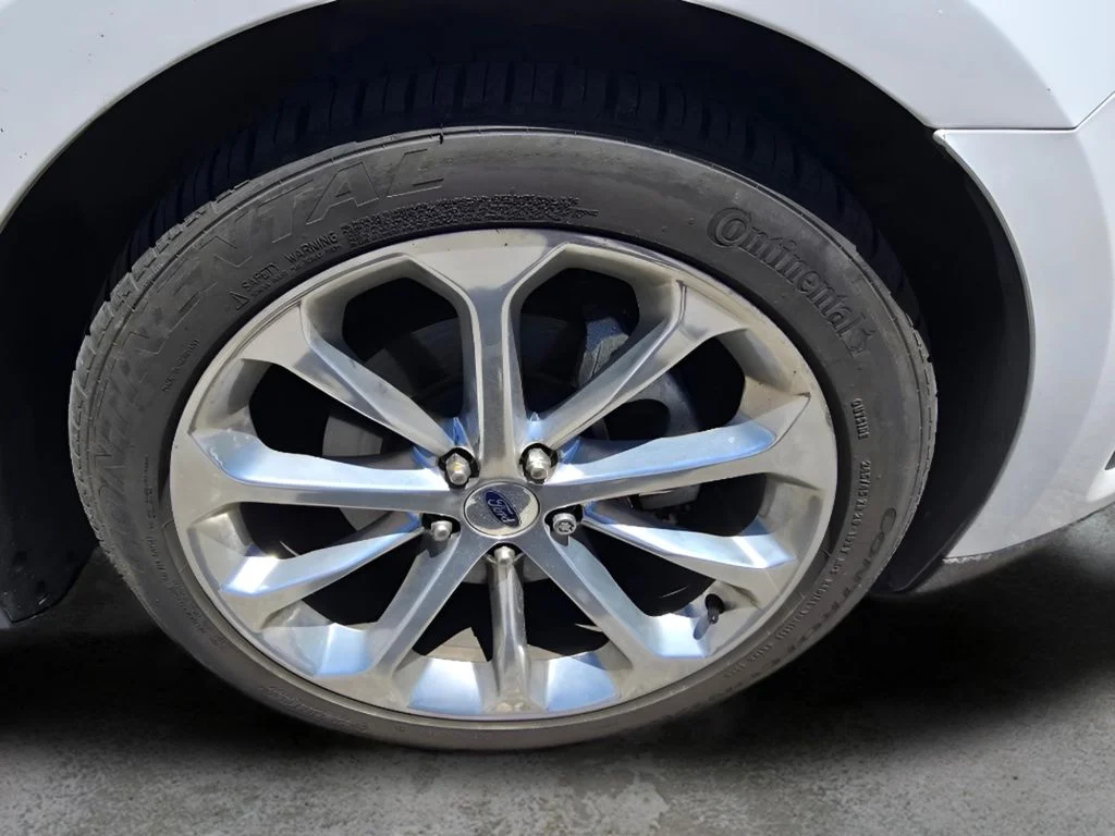 Used 2016 White Platinum Metallic Tri-Coat Ford Limited image 18