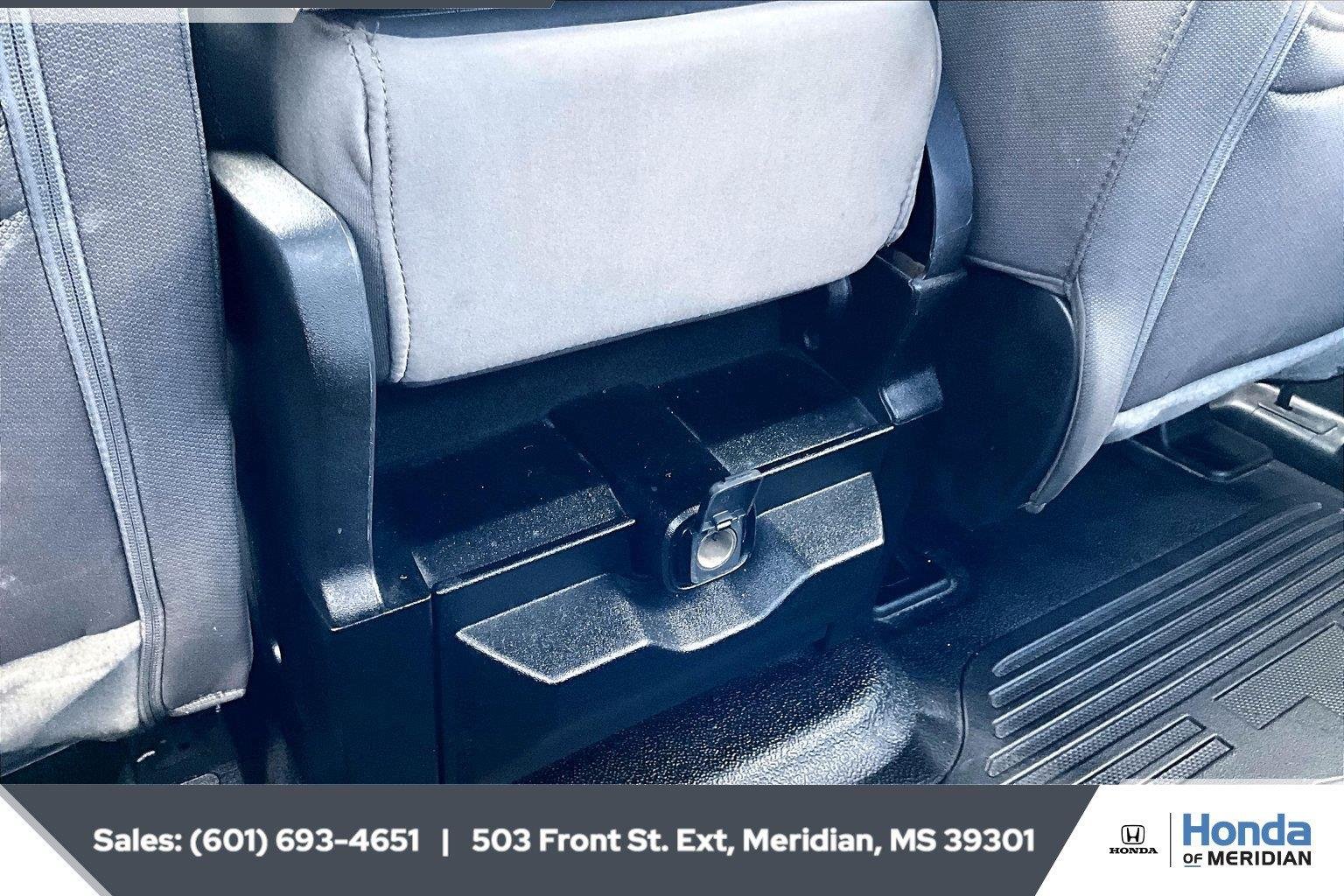 Used 2022 Oxford White Ford XLT image 23