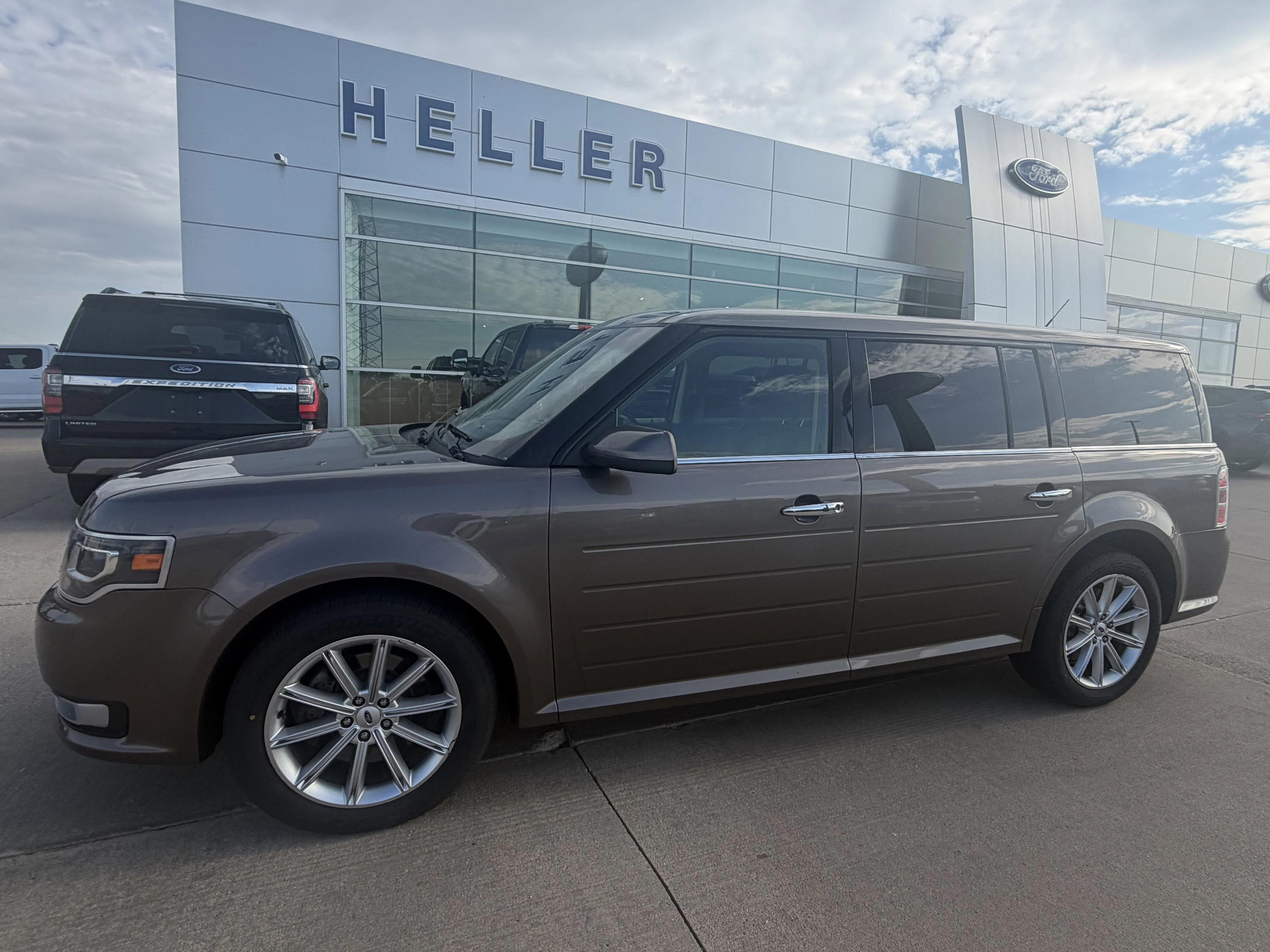 Used 2019 Stone Gray Metallic Ford Limited image 3