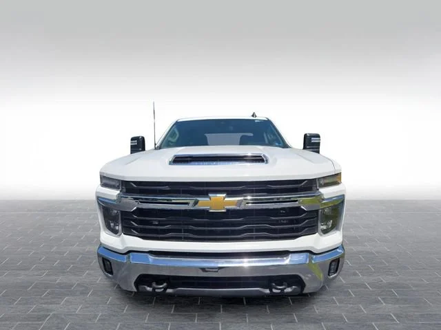 Used 2025 Summit White Chevrolet LT image 2
