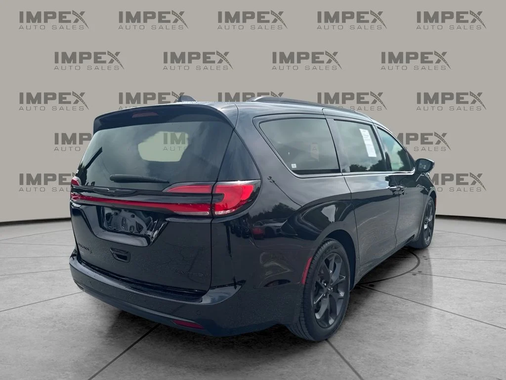 Used 2025 Black Chrysler Limited image 3