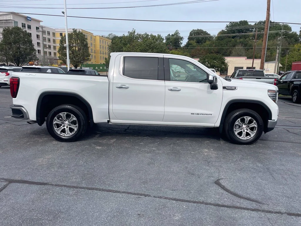 Used 2025 Summit White GMC SLT image 9