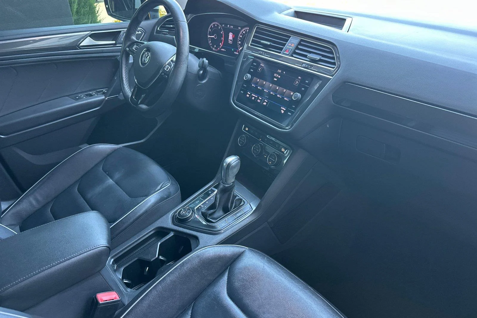 Used 2018 Pure White Volkswagen SEL Premium image 15
