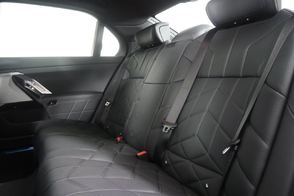 New 2026 Black Sapphire Metallic BMW xDrive60 image 15