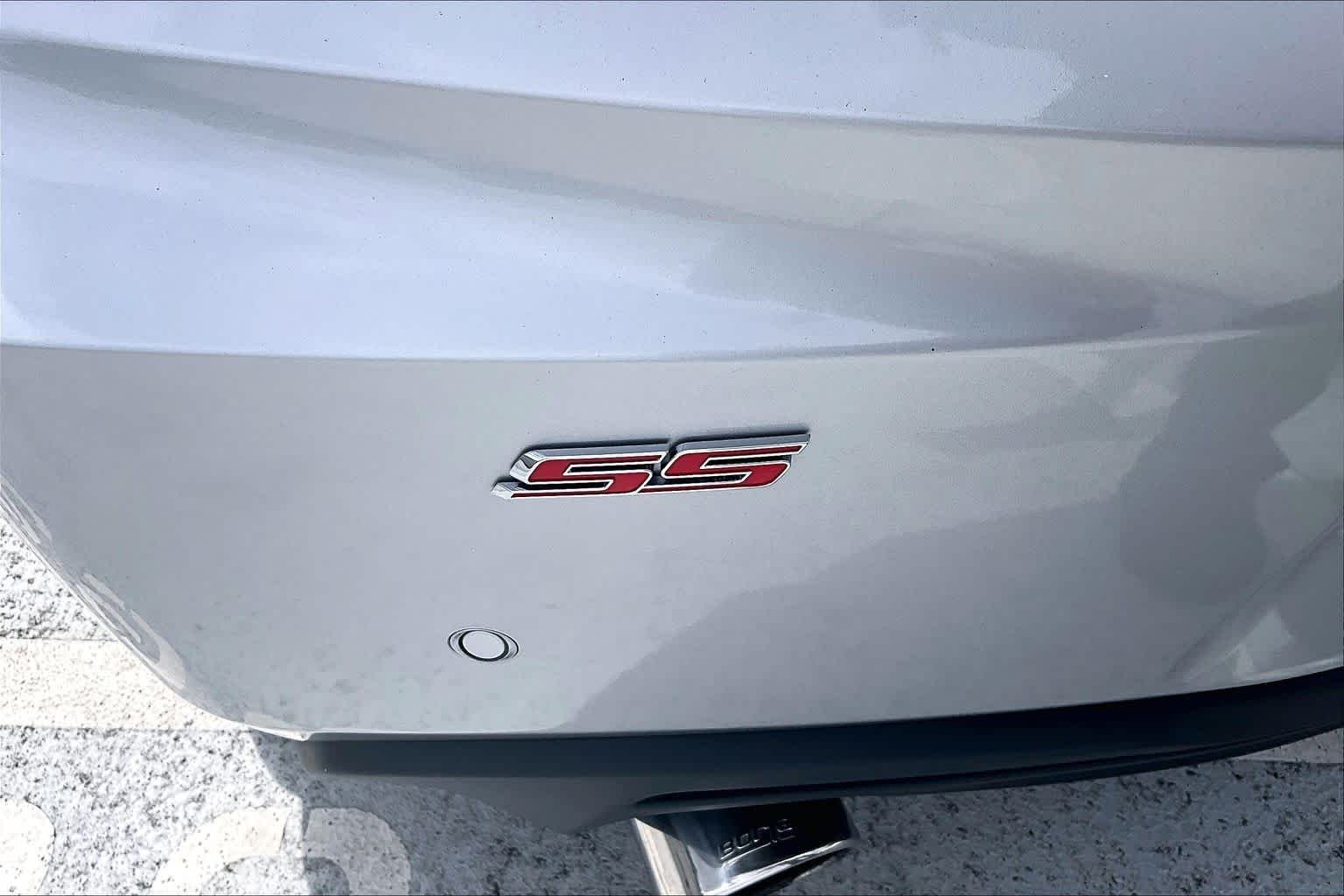 Used 2018 Silver Ice Metallic Chevrolet 2SS image 29