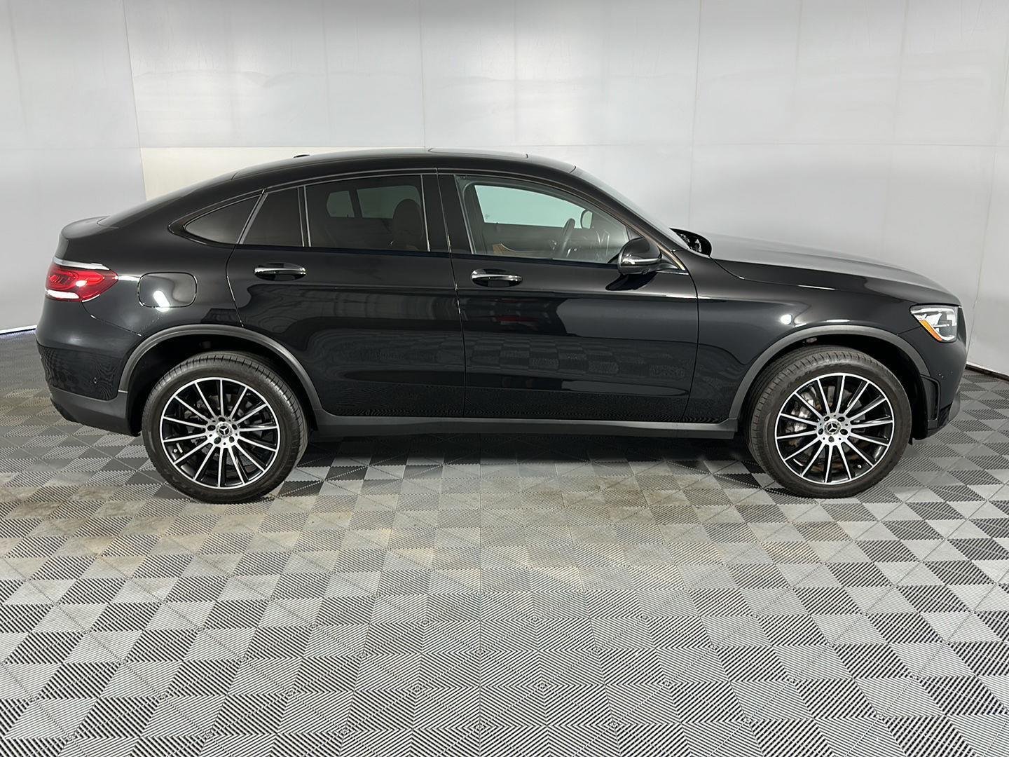 Used 2023 Obsidian Black Metallic Mercedes-Benz GLC 300 image 4