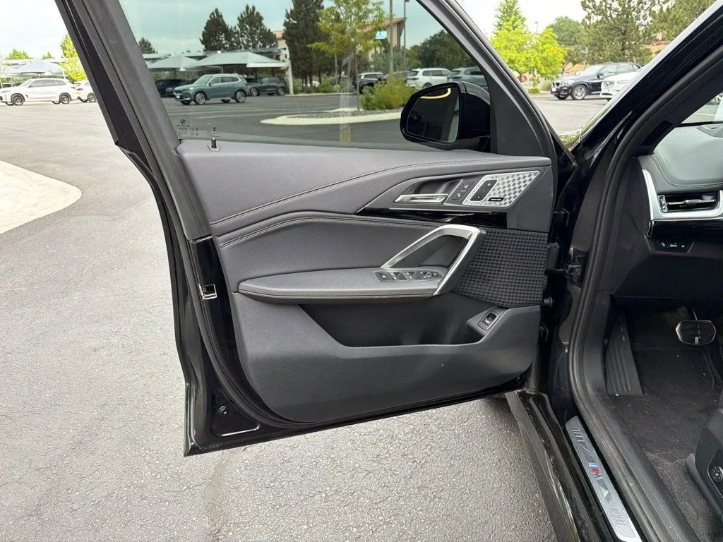 Used 2023 Black Sapphire Metallic BMW xDrive28i image 9