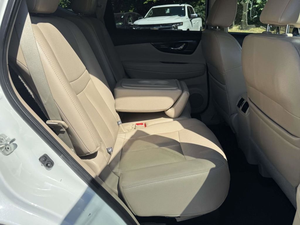 Used 2017 White Nissan SL image 17