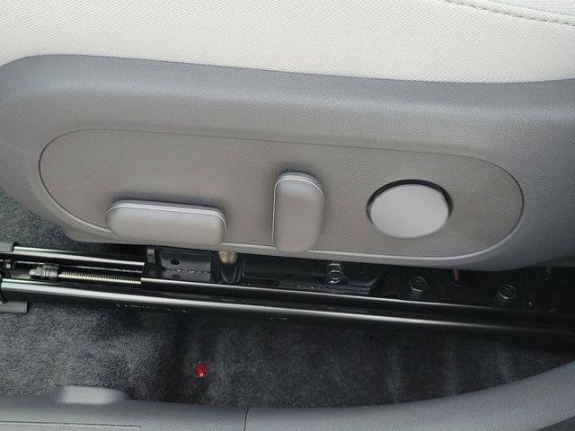 2025 Hyundai Kona SEL Convenience - Photo 53