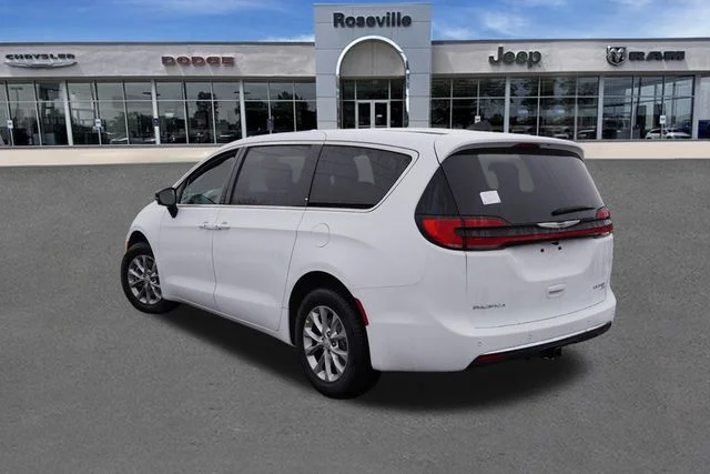 New 2026 Bright White Clear-Coat Exterior Paint Chrysler Limited image 5