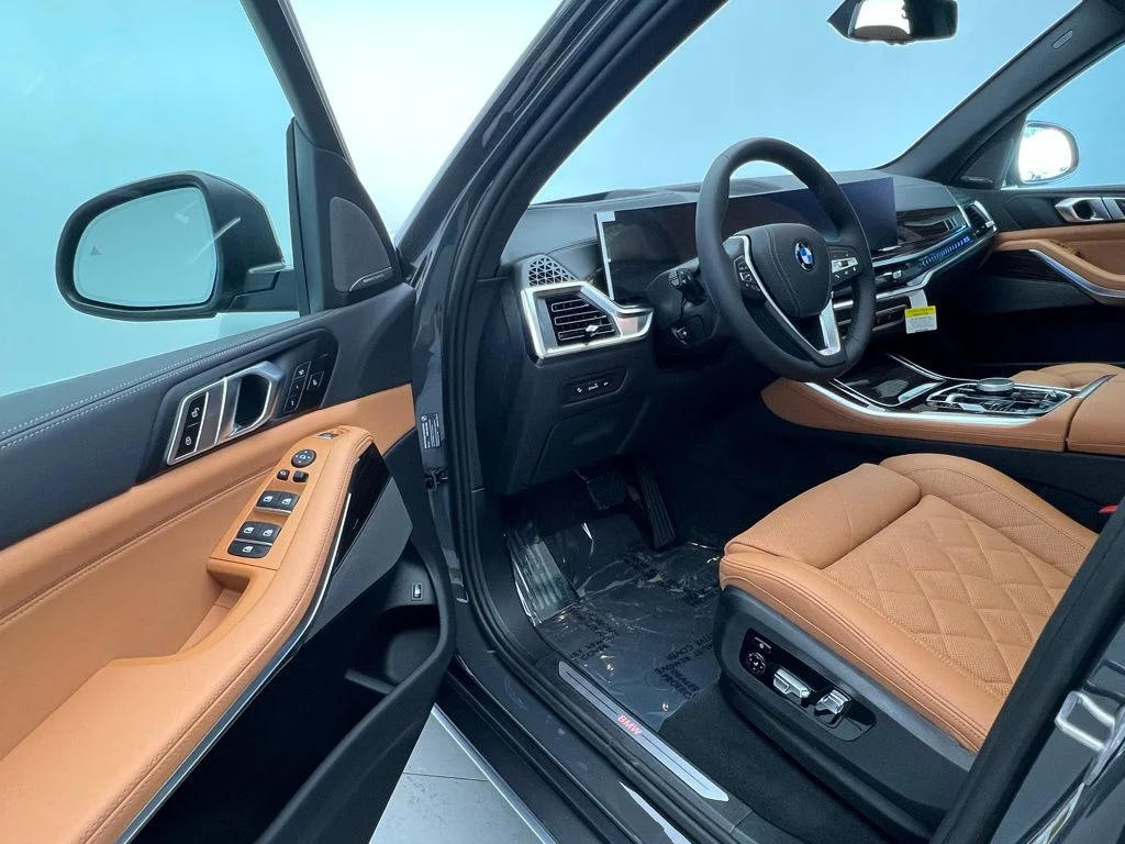 New 2026 Dravit Grey Metallic BMW xDrive50e image 22