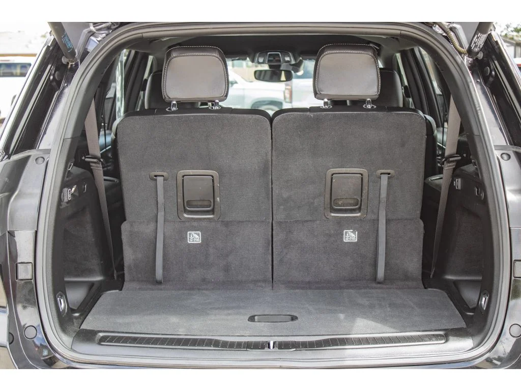 Used 2024 Diamond Black Crystal Pearlcoat Jeep Limited image 12