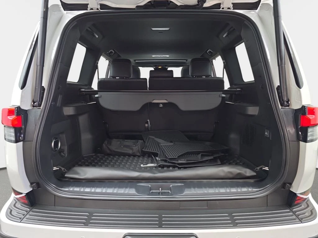 Used 2025 White Lexus 550 Overtrail+ image 14