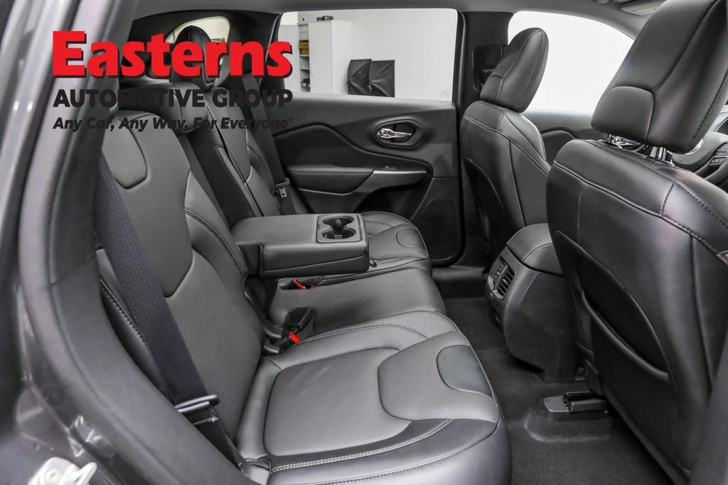 Used 2022 Gray Jeep Limited image 22