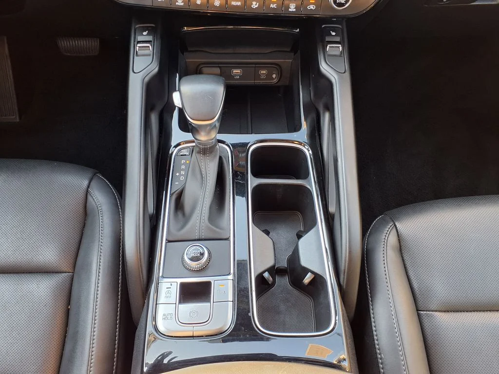 Used 2025 Silver Kia S image 35