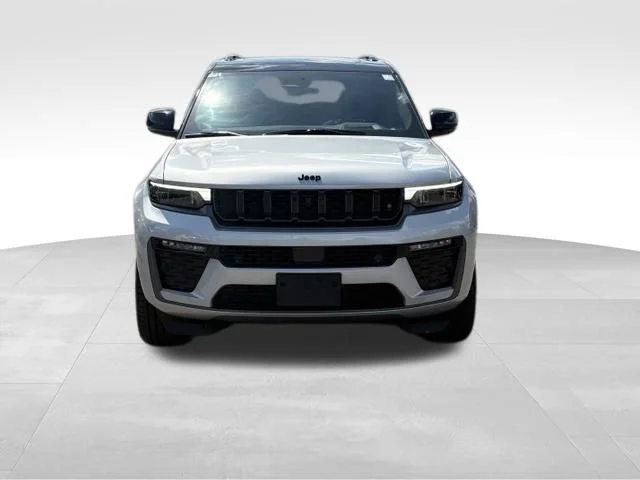 New 2026 Silver Zynith Exterior Paint Jeep Summit image 3