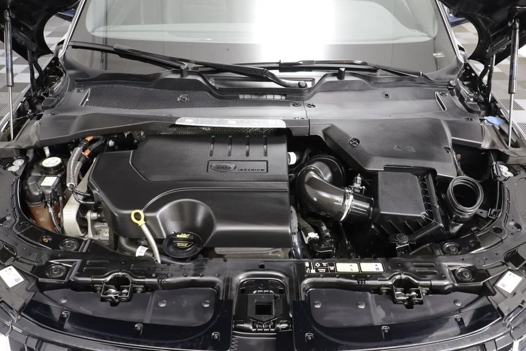 Used 2023 Black Land Rover SE image 24