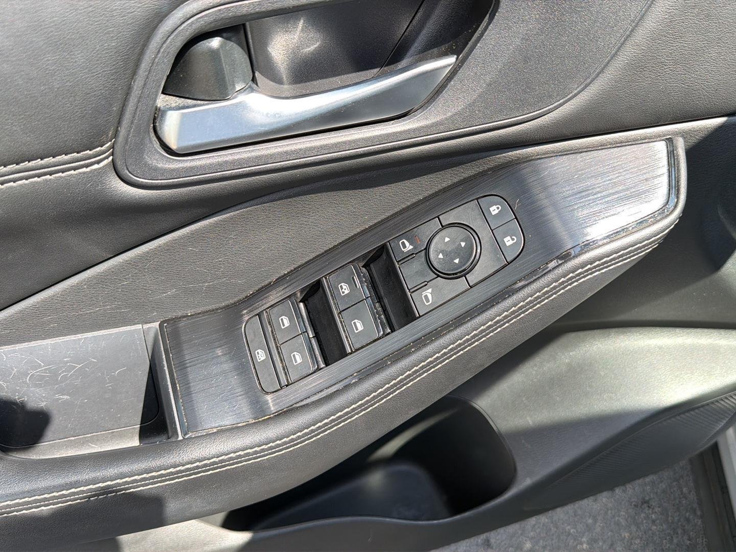 Used 2022 Brilliant Silver Metallic Nissan SV image 33