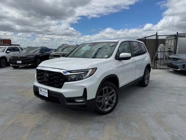 Used 2023  Honda EX-L image 1