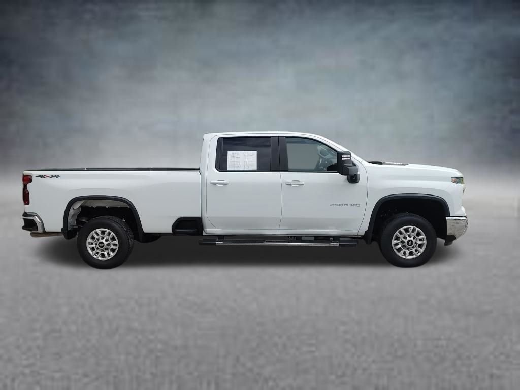 Used 2025 White Chevrolet LT image 8