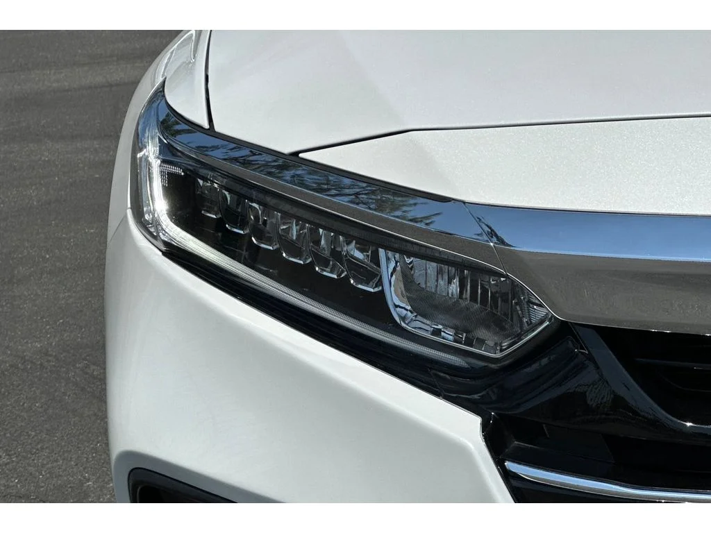 Used 2022 Platinum White Pearl Honda LX image 18