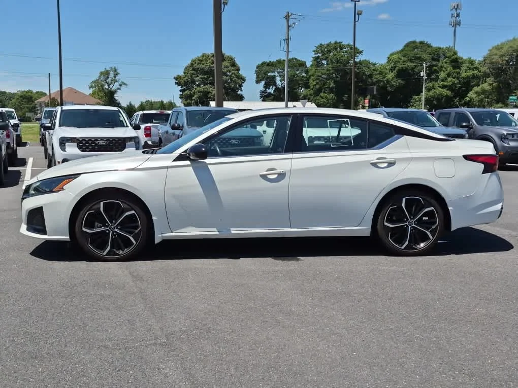 Certified Used 2023 Pearl White Tricoat Nissan 2.5 SR image 5