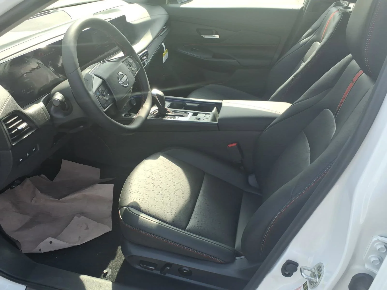 New 2026 Aspen White TriCoat / Super Black Two-tone Nissan SR image 7