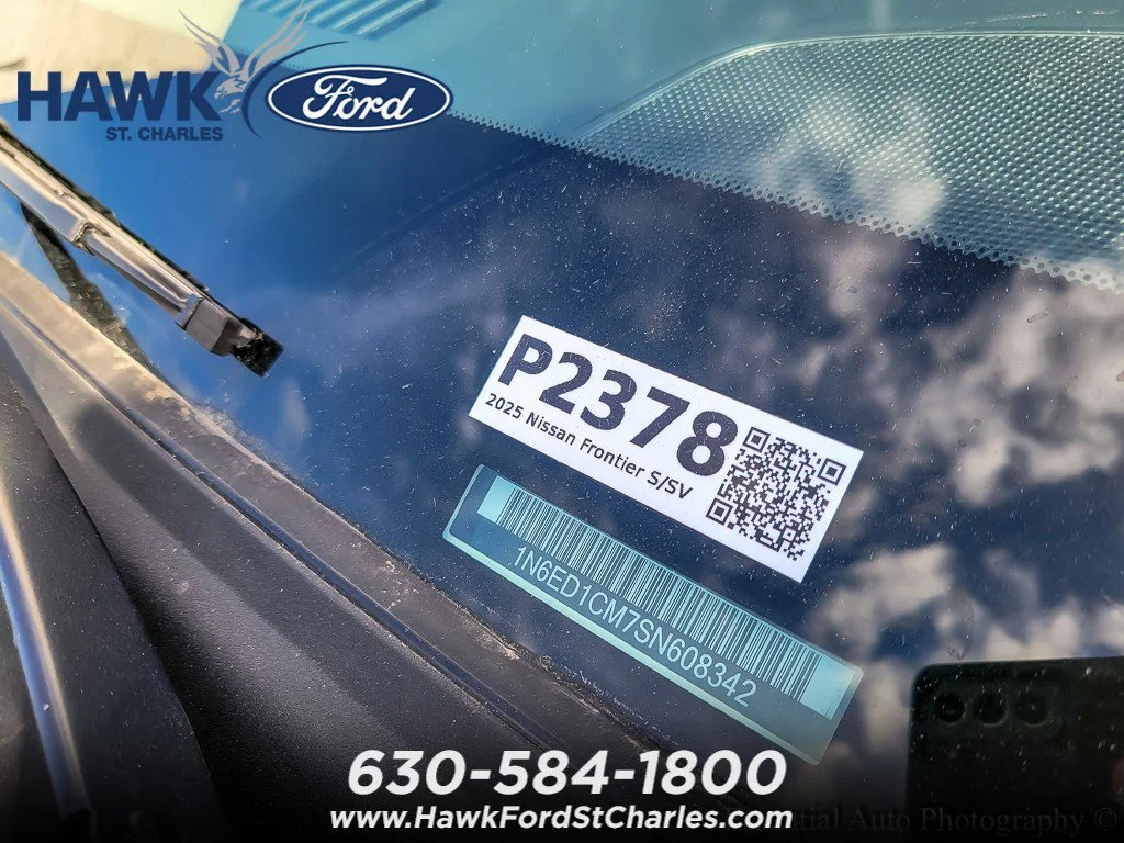 Used 2025 Glacier White Nissan S image 22