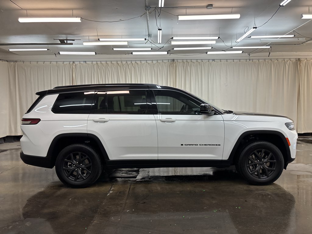 New 2027 Bright White Clear-Coat Paint Jeep Laredo image 6