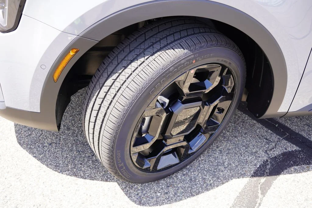 New 2026 Wolf Gray Kia X-Line SX image 9