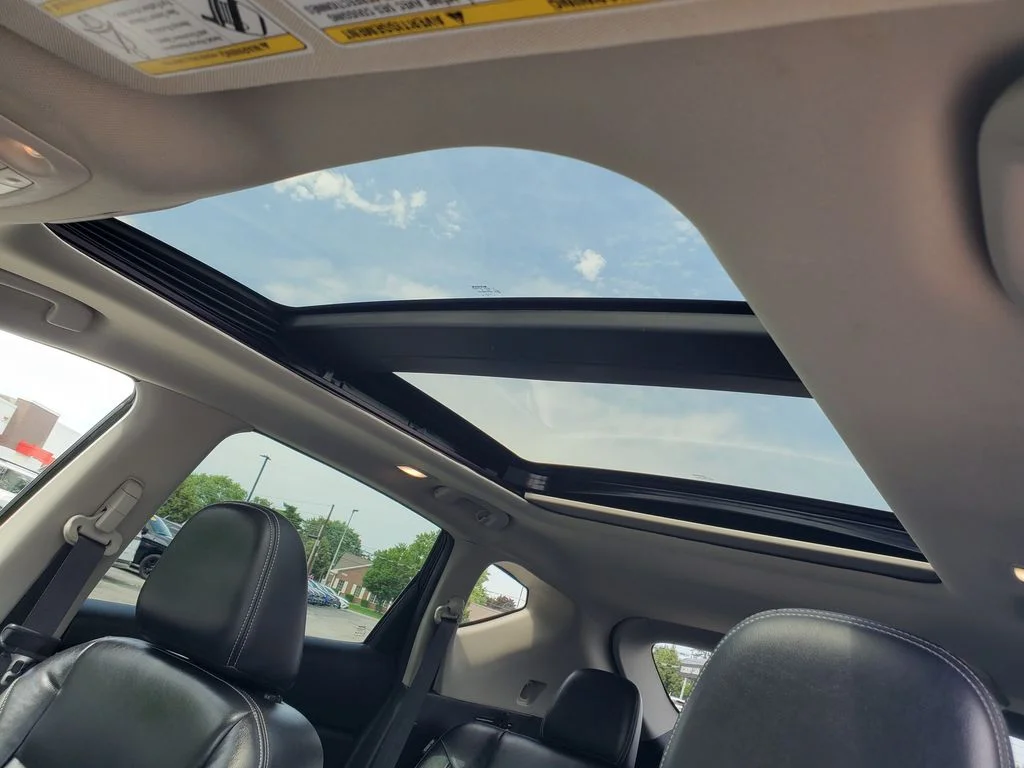Used 2020 Black Nissan SL image 21