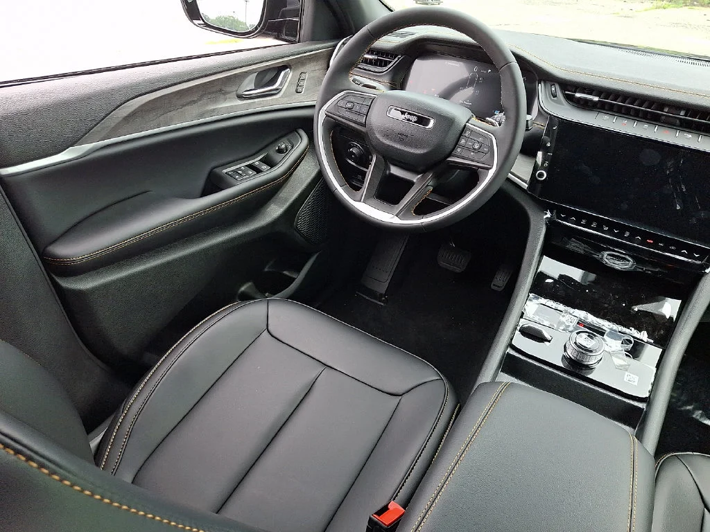 New 2026 Diamond Black Crystal Pearl-Coat Exterior Paint Jeep 85th Anniversary Edition image 10