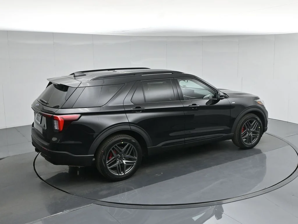 New 2026 Agate Black Metallic Ford ST-Line image 40