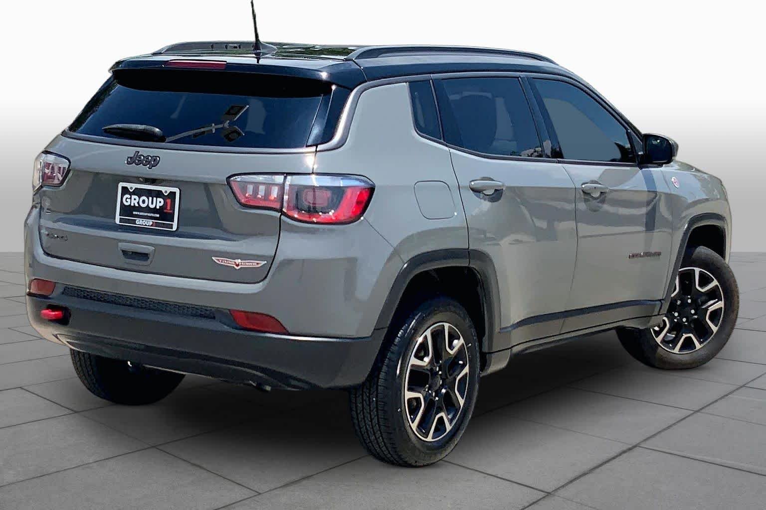 Used 2020 Sting-Gray Clearcoat Jeep Trailhawk image 13