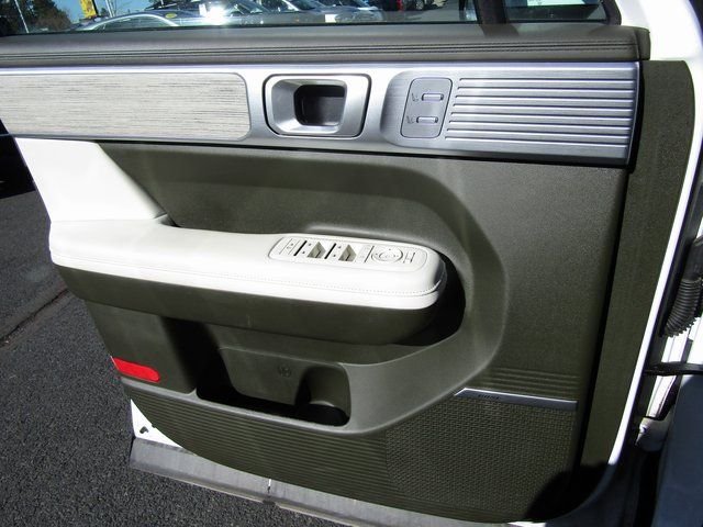 Used 2025 White Hyundai Calligraphy image 26